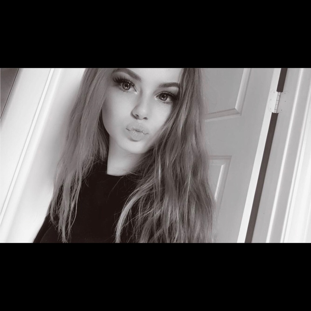 Meet your Posher, Chloe